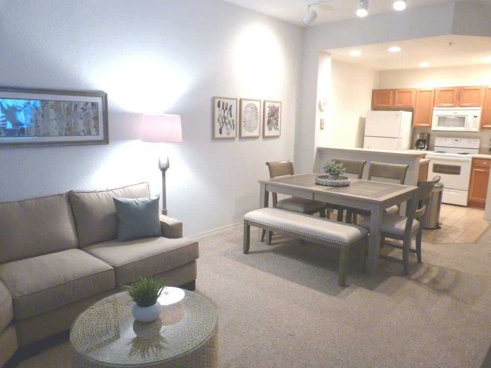 Фото Near Theme Parks! Gorgeous 3 Br Town Home, Splash Park, Pool, Lake, And More!