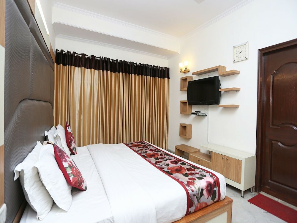 Фото Oyo 1879 Hotel Imperial Inn