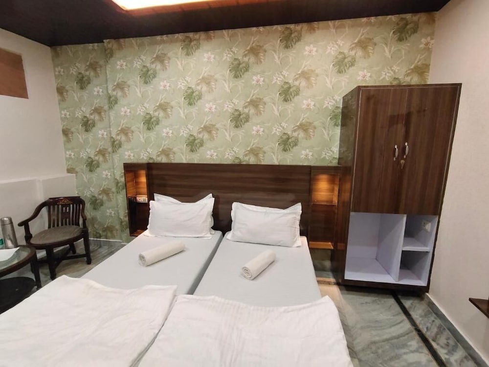 Фото Hotel Shivratri Guest House