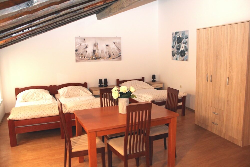 Фото Old Theatre Rooms and Apartments