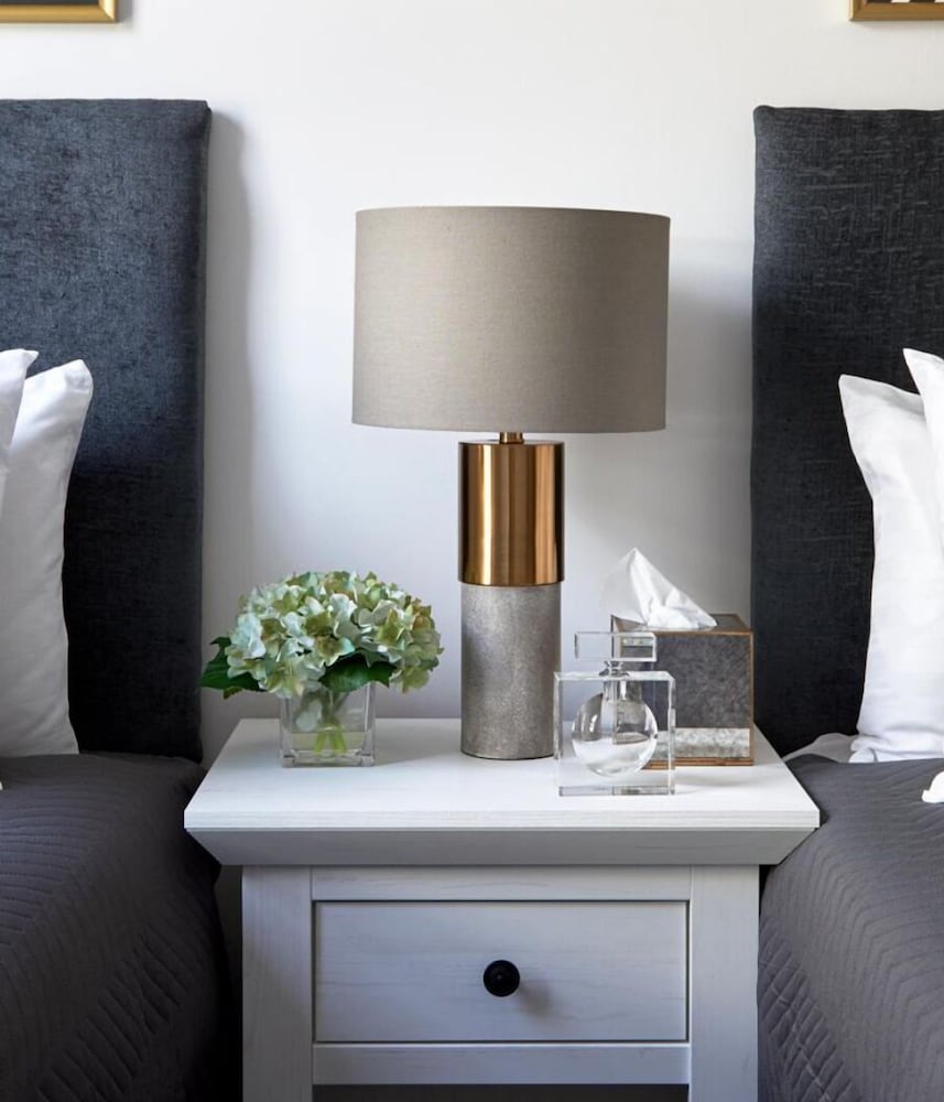 Фото Upton Road Apartments