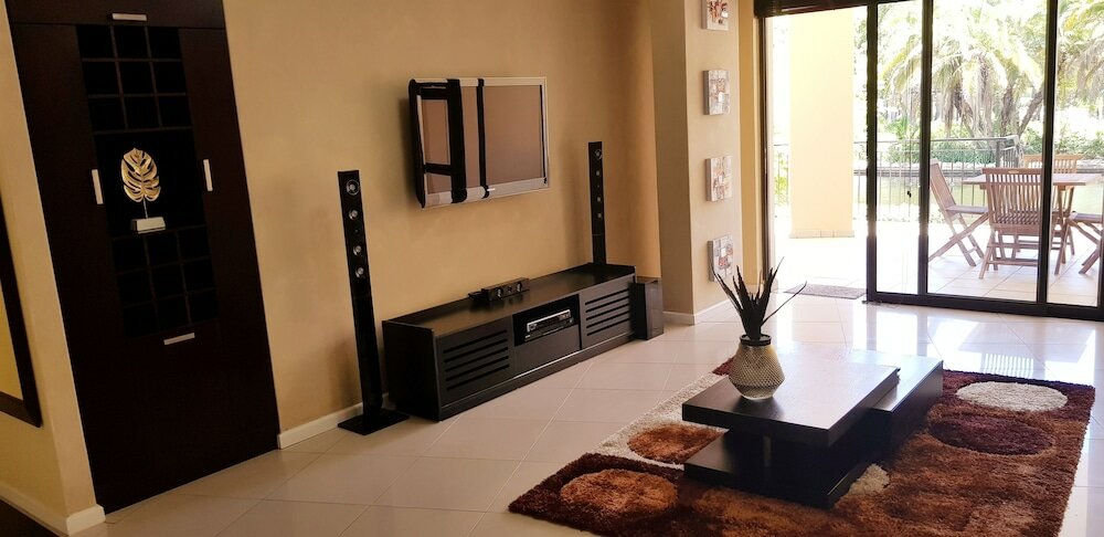 Фото Luxurious Apartment in Century City