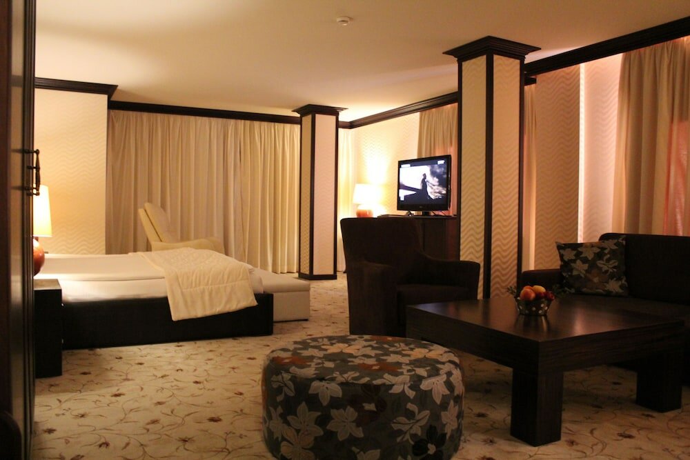 Фото Shiroka Laka Hotel