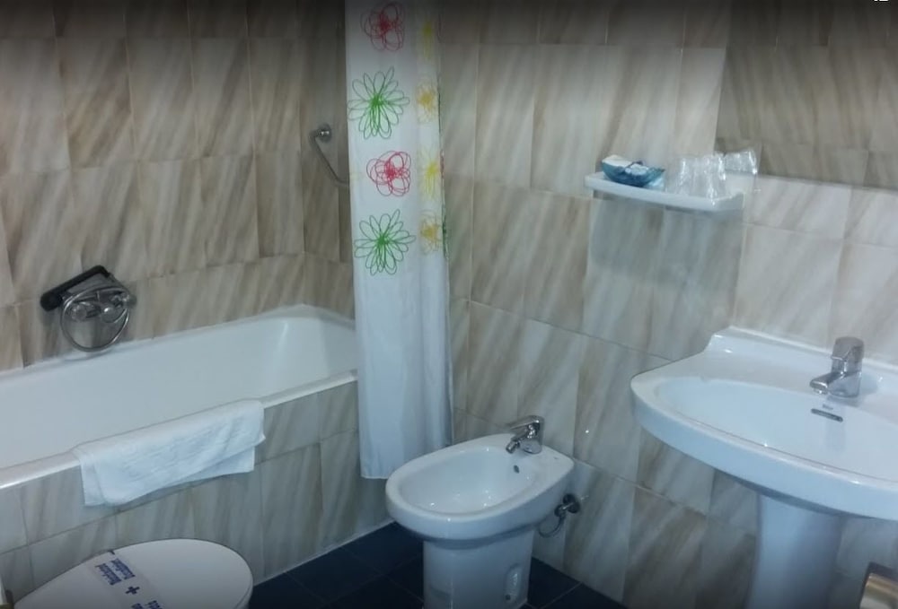 Фото Hostal Comercio