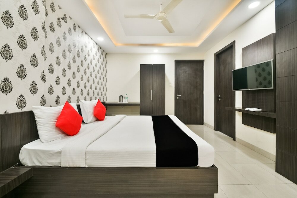 Фото Hotel Flowers Inn