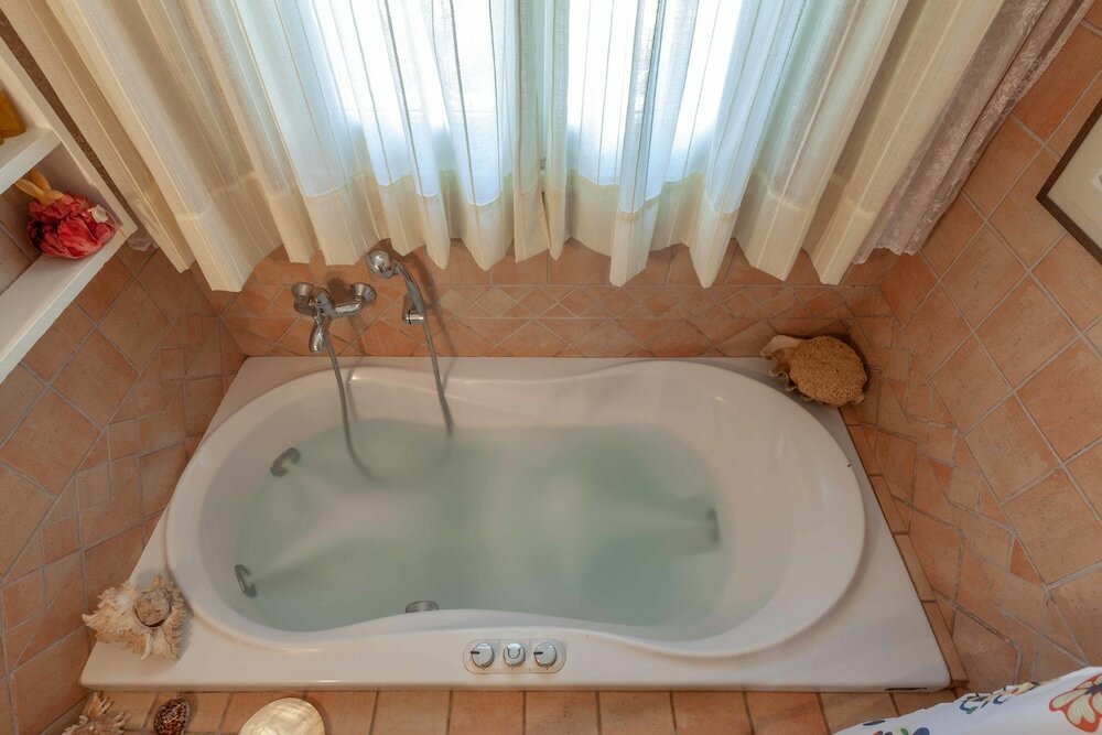 Фото Beautiful mini eco farmhouse