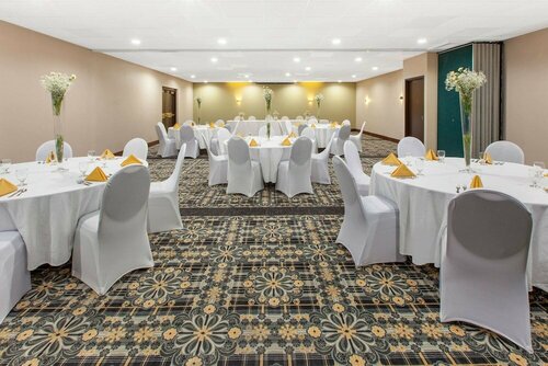Гостиница Days Inn & Suites Grand Rapids Near Downtown в Гранд-Рапидс
