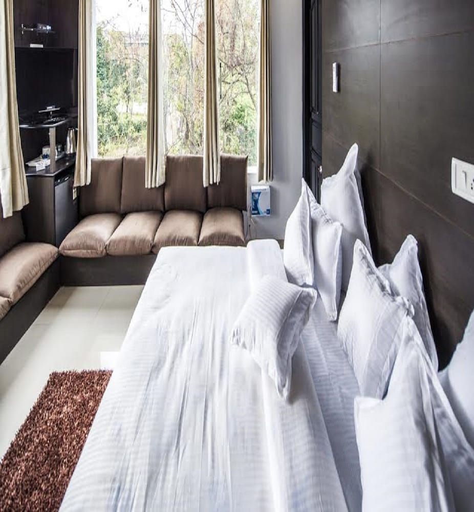 Фото Midwood Breeze by OpenSky