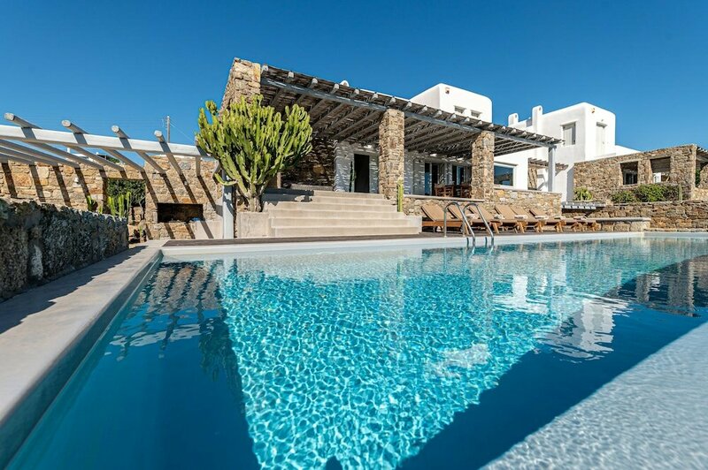 Гостиница Pleiades Villa, Near Ornos Beach