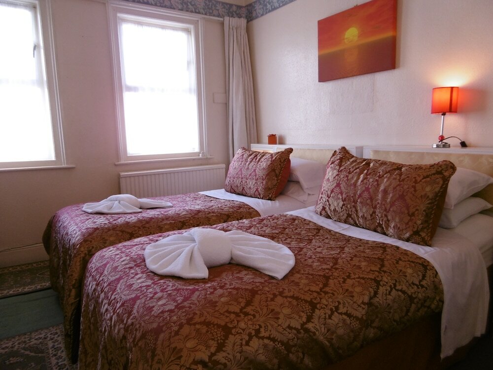 Фото The Ellesmere Hotel