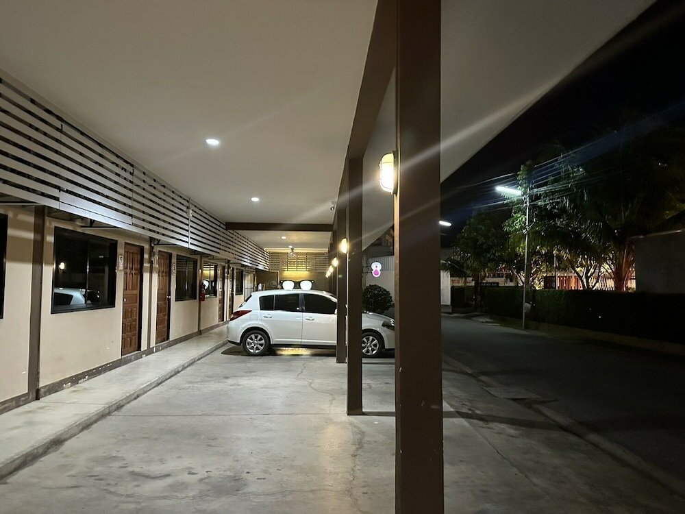 Фото Warm Well Hostel Kanchanaburi