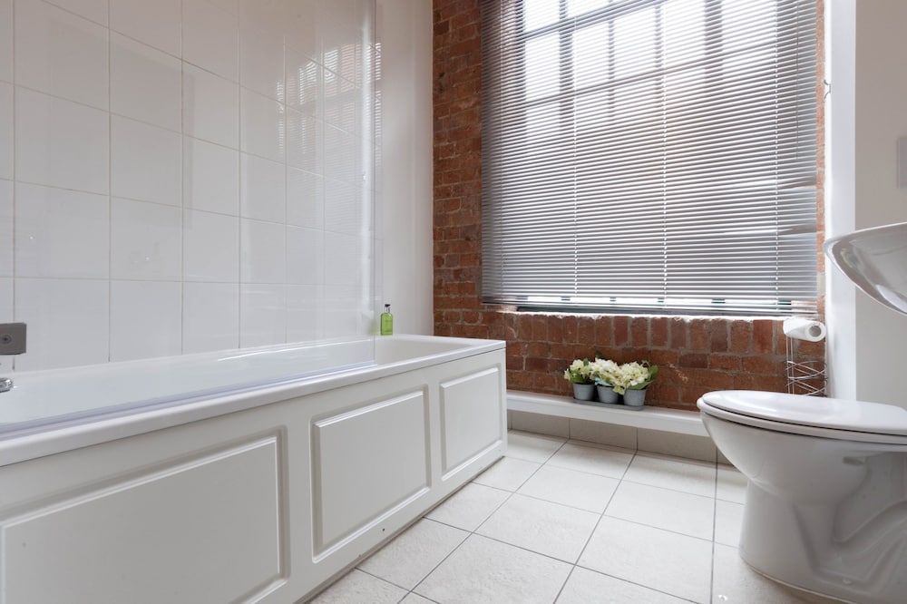 Фото Raleigh Square Apartments