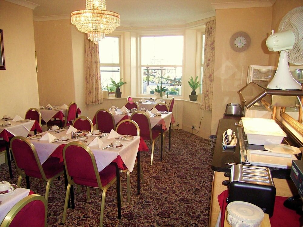 Фото The Ellesmere Hotel