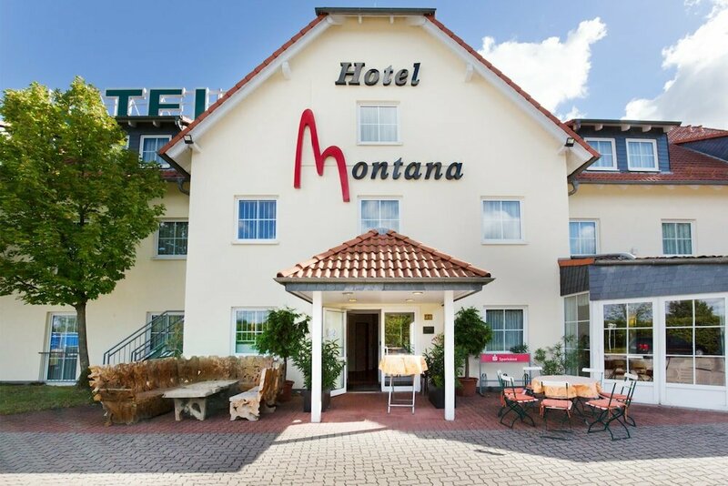 Гостиница Hotel Montana Lauenau