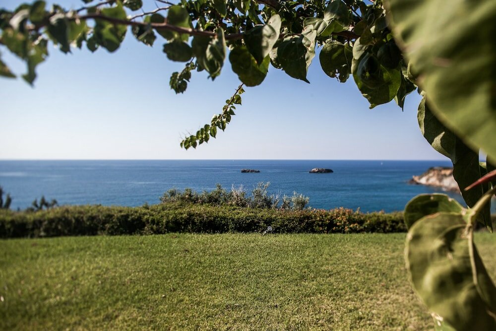 Фото Absolute Villa by Stylish Stays