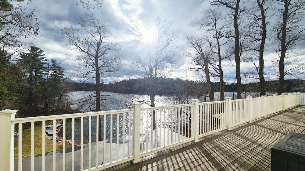 Фото Lakehouse Inn