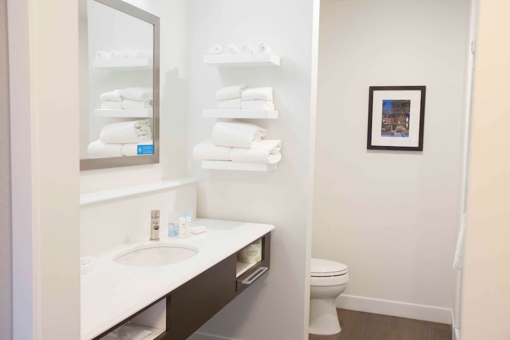 Фото Hampton Inn & Suites Downtown St. Paul