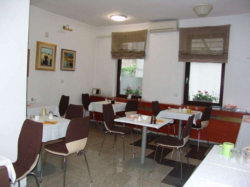 Фото Отель Maksimir