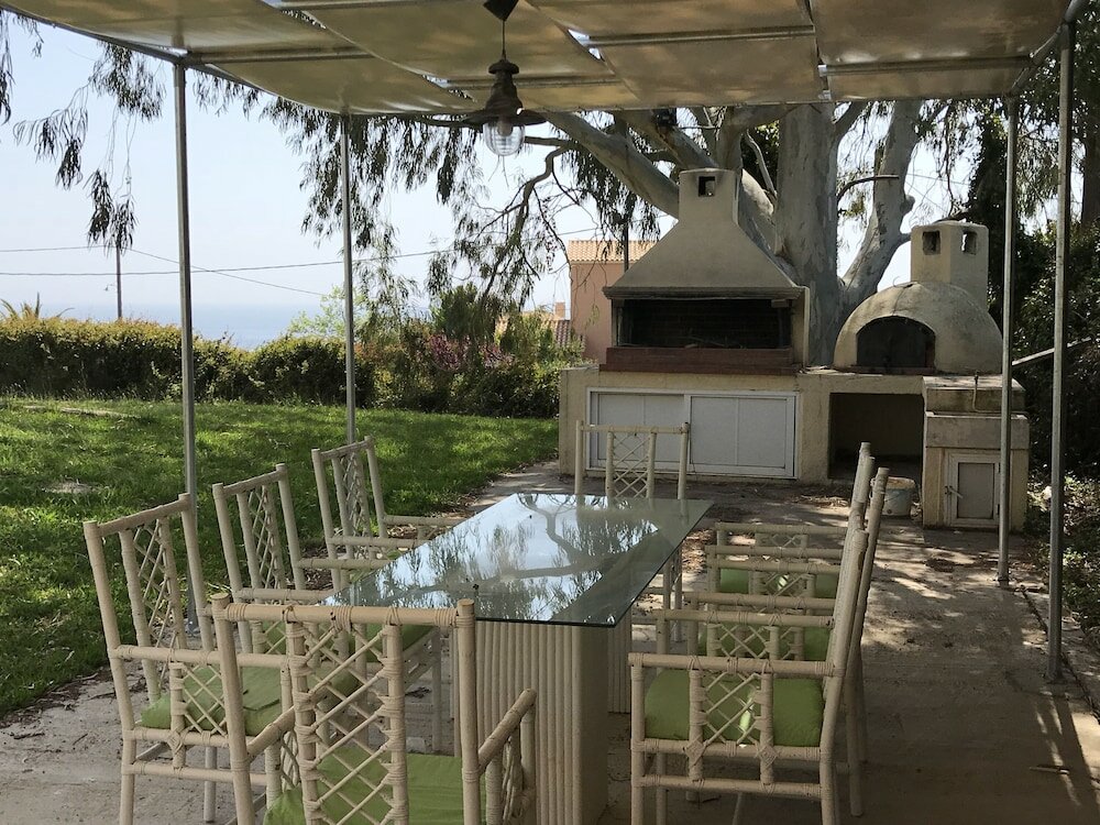 Фото Absolute Villa by Stylish Stays