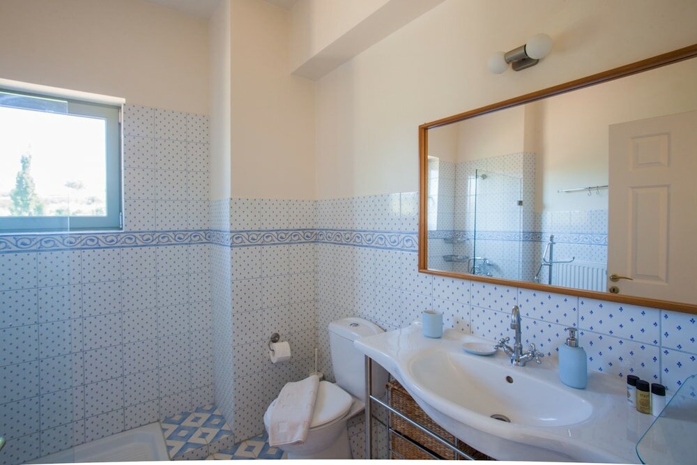 Фото Absolute Villa by Stylish Stays