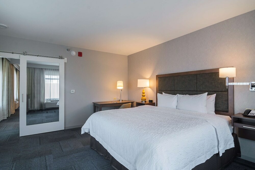 Фото Hampton Inn Chicago North-Loyola Station