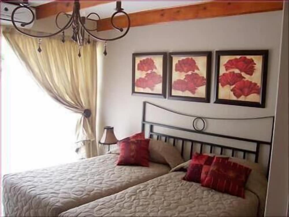 Фото Angels Haven Guesthouse