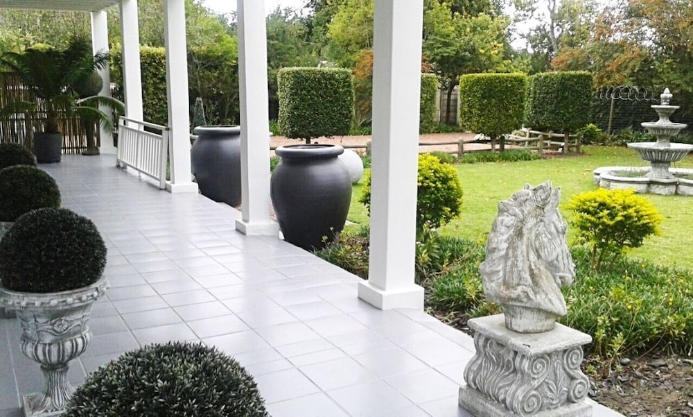 Фото No. 10 Caledon Street Guest House