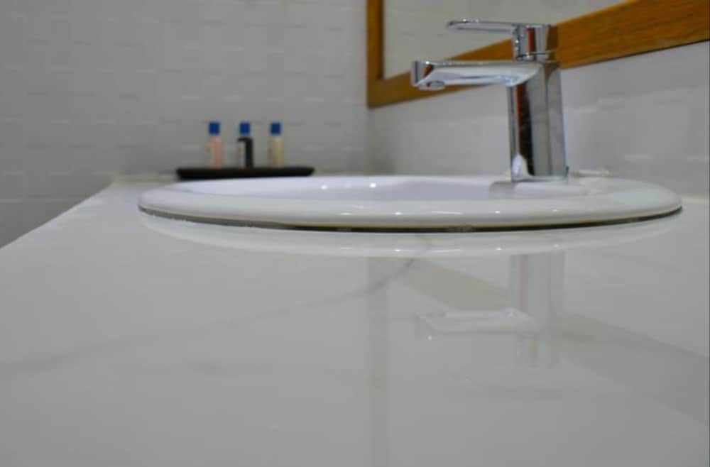 Фото Local Island Inn