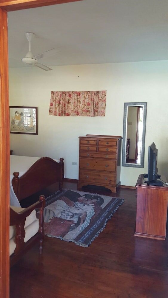 Фото Ocho Rios Pimento Villas