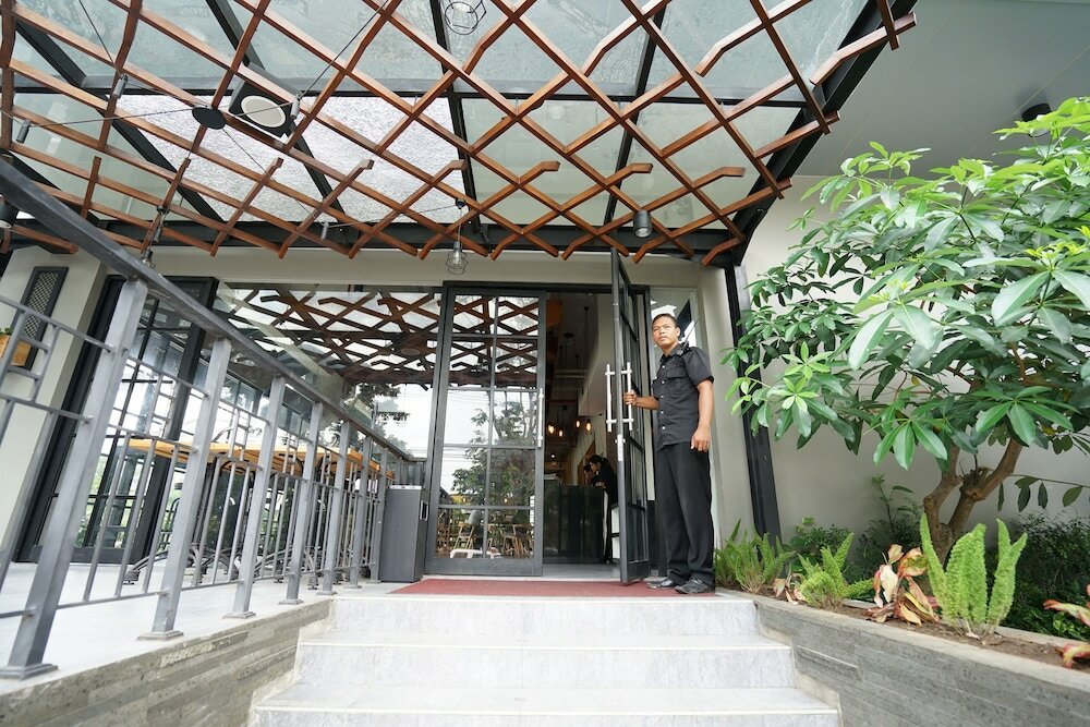 Фото Cleo Hotel Jemursari