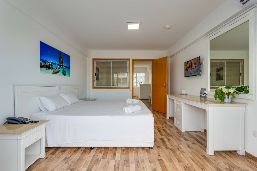 Фото Blue Harbour Boutique