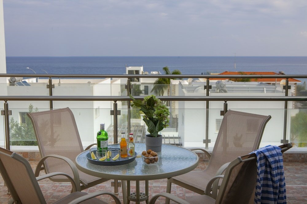 Фото Вилла Seafront Protaras Luxury Resort