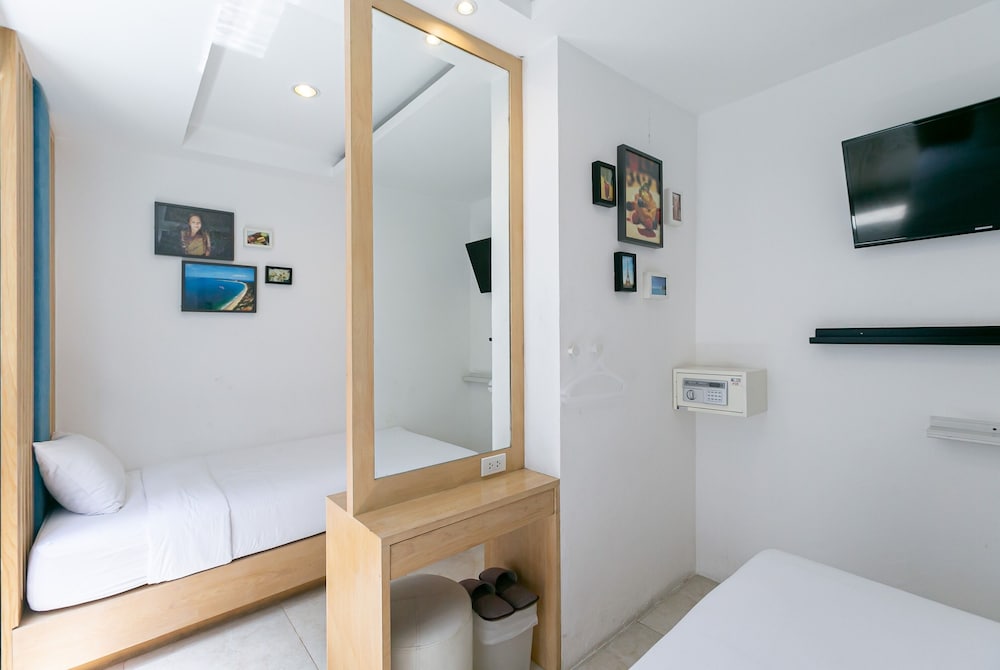 Фото The Bedrooms Hostel Pattaya
