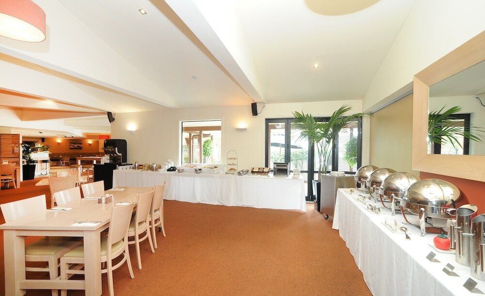 Фото Quality Hotel Lincoln Green