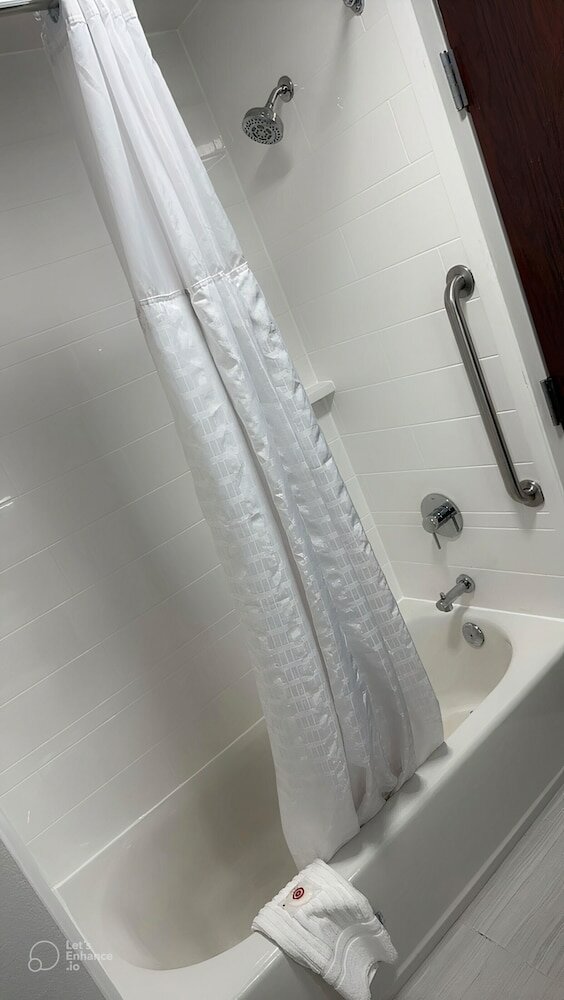 Фото Comfort Suites Columbus East Broad