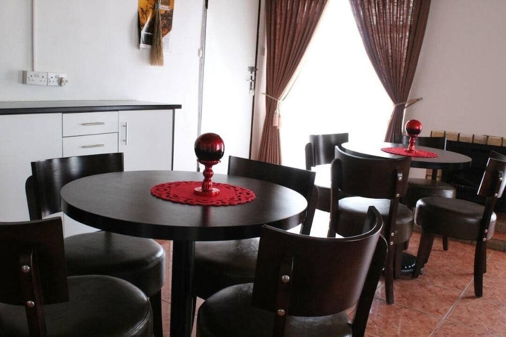 Фото Overflow Guest House