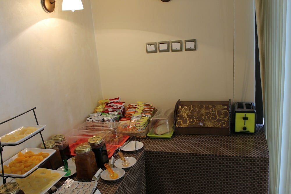 Фото Jabal Amman Hotel