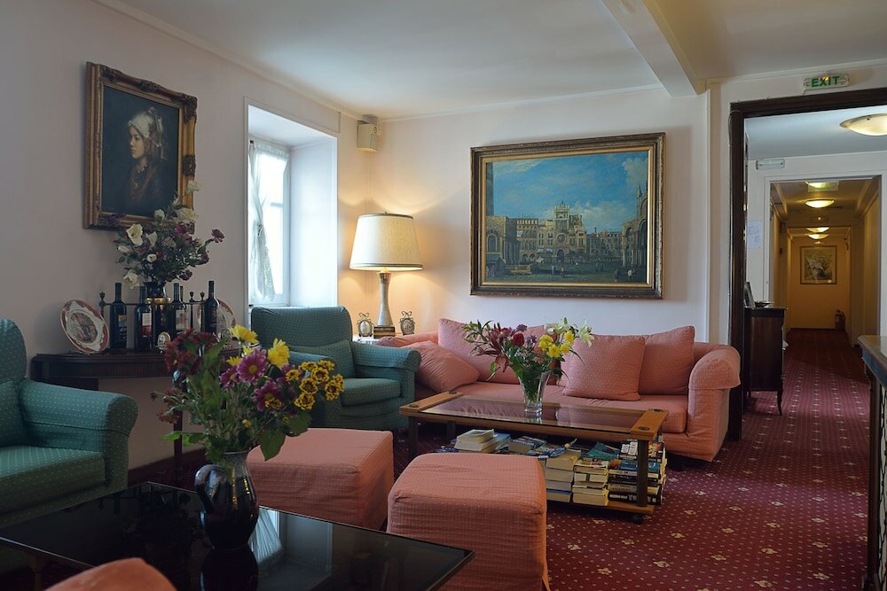 Фото Konstantinoupolis Hotel