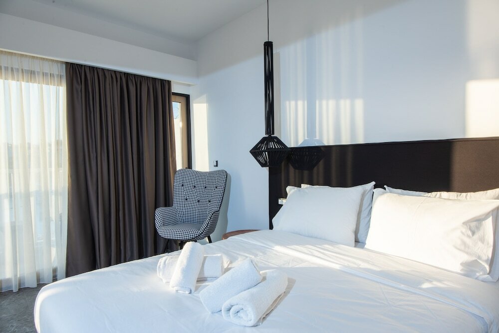 Фото Kalypso Suites Hotel