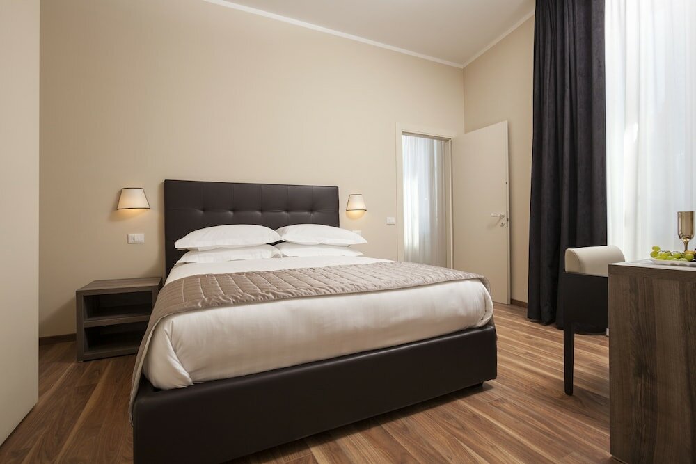 Фото Window on Rome