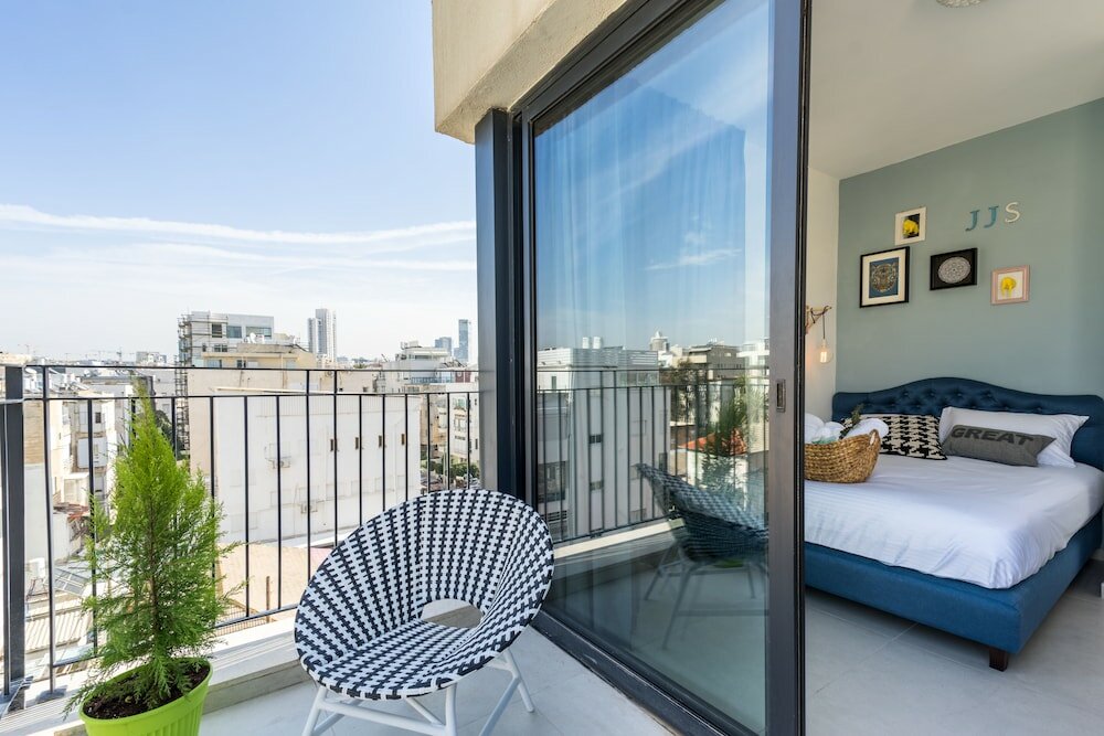 Фото Mr. Promenade - by Tlv2go