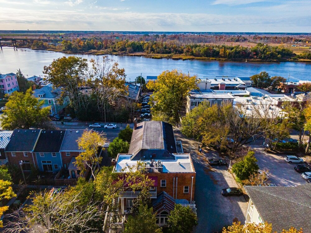 Фото Front Street Inn