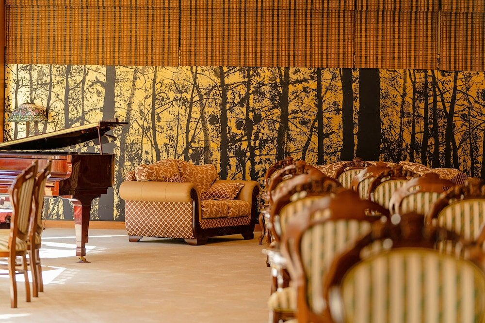 Фото Hotel Hoho A hotel overlooking the Echigo Plain and the Yahiko mountain range