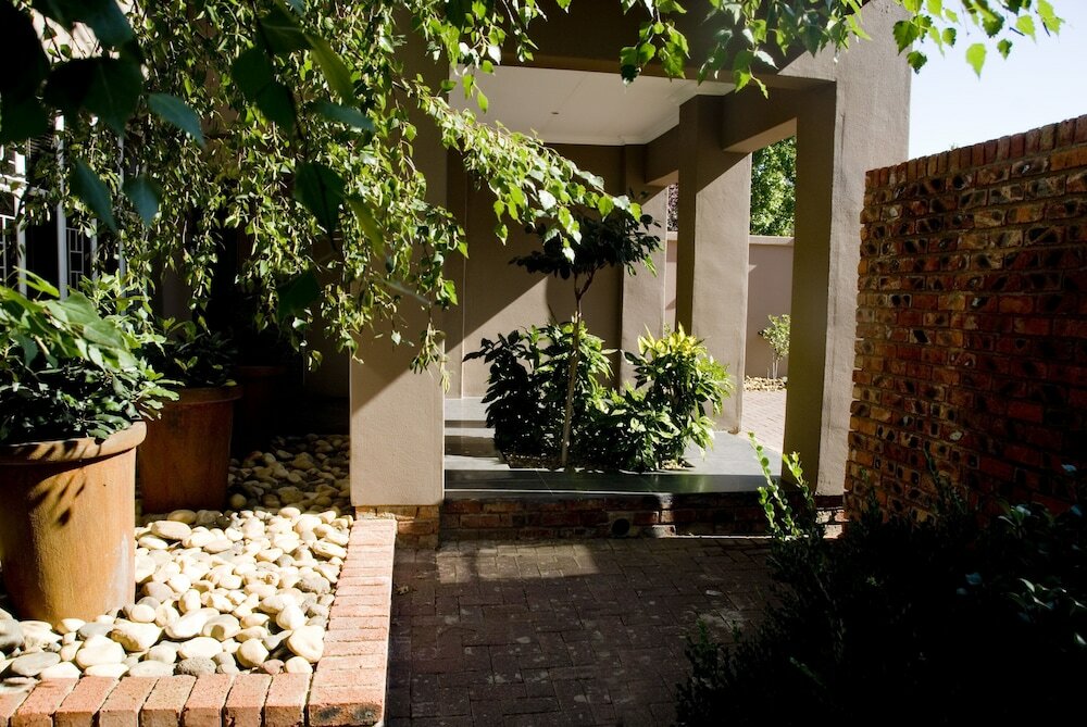 Фото The Crown Guesthouse