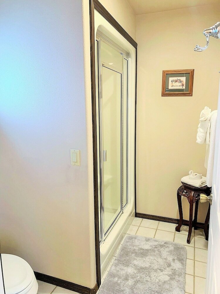 Фото Breakers Boutique Inn