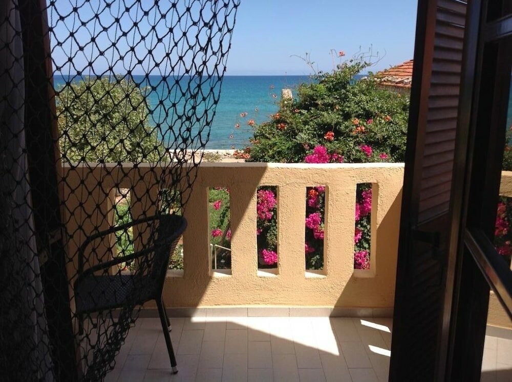 Фото Asterias Studios Apartments