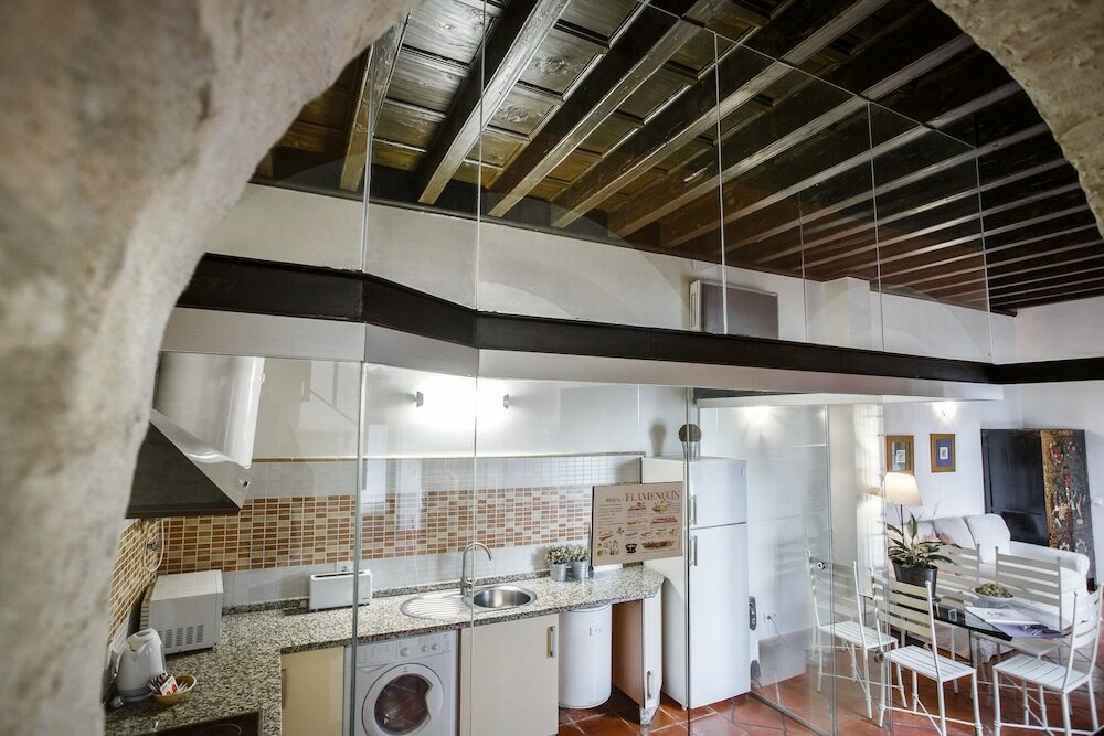 Фото Apartamentos Los Patios de la Judería