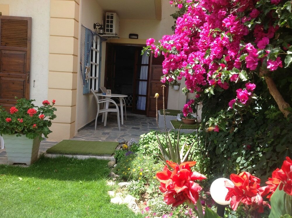 Фото Asterias Studios Apartments