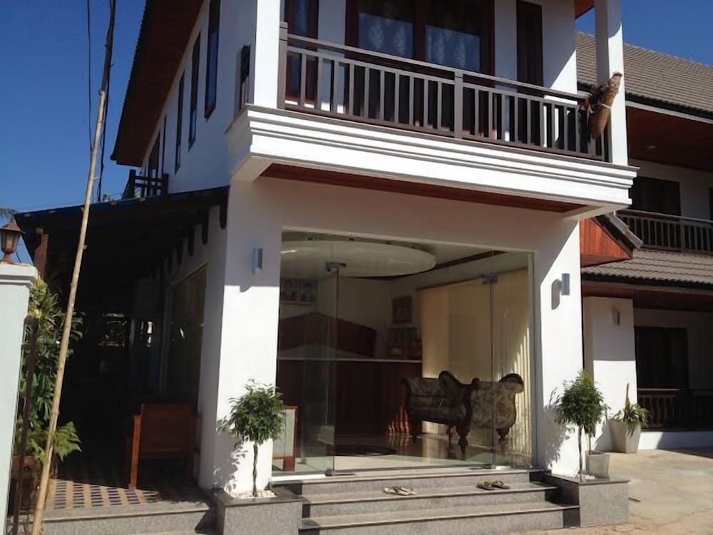 Фото Chalouvanh Hotel