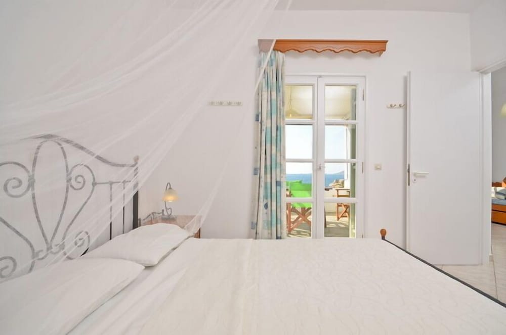 Фото Ydreos Studios & Apartments